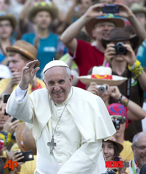 【서울=뉴시스】유상우 기자 = 교황방한준비위원장인 강우일(69) 주교는 12일 프란치스코(78) 교종의 방한으로 이 땅에 화해와 평화의 싹이 더 커지기를 간절히 바란다고 밝혔다. (강 주교는 교황(敎皇) 대신 교종(敎宗)이라는 호칭을 쓴다)&nbsp;&nbsp;&nbsp; swryu@newsis.com&nbsp;&nbsp;&nbsp; 