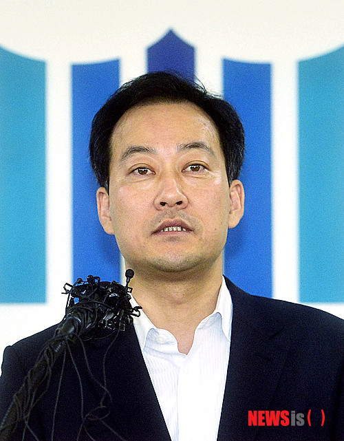 【인천=뉴시스】최동준 기자 = 이헌상 인천지방검찰청 2차장 검사가 12일 오후 인천지방검찰청에서 유병언 일가 비리 중간수사 결과를 발표하고 있다. 2014.08.12.&nbsp; photocdj@newsis.com