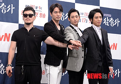 【서울=뉴시스】김인철 기자 = 배우 양동근(왼쪽부터), 이진욱, 정해진, 정용화가 12일 오후 서울 강남구 임피리얼 팰리스 호텔에서 열린 tvN 일요드라마 '삼총사' 제작발표회에서 포즈를 취하고 있다. 2014.08.12. yatoya@newsis.com