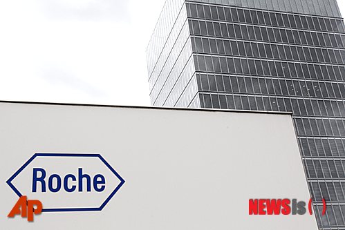 [리쉬로트크로이츠=AP/뉴시스] 스위스 리쉬로트크로이츠에 있는 제약회사 로슈 본사. 자료사진. 2025.02.28 