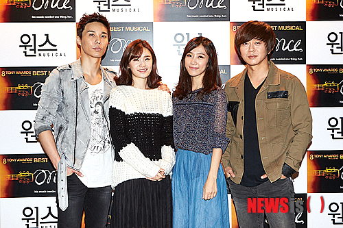 【서울=뉴시스】이창희·전미도·박지연·윤도현