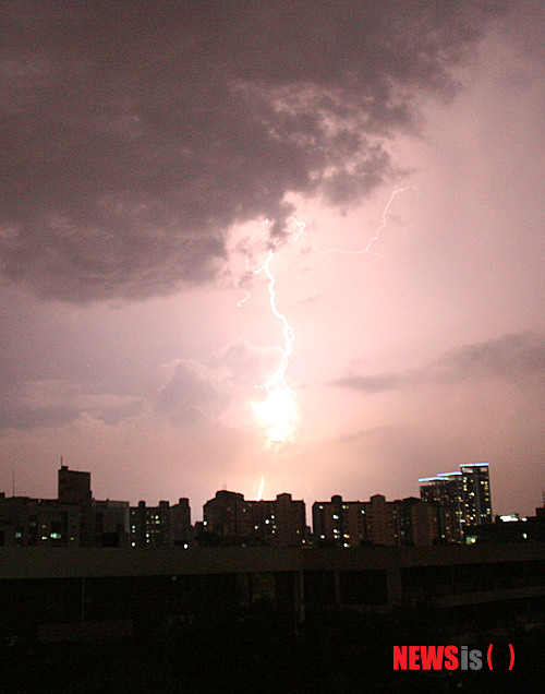 충북 저녁부터 비…돌풍·천둥·번개 동반