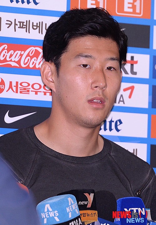 【고양=뉴시스】김인철 기자 = 오는 5일과 8일 각각 베네수엘라, 우루과이와 평가전을 치르는 축구 국가대표팀 손흥민이 2일 오전 경기도 고양시 일산 엠블호텔 킨텍스로 소집, 취재진과 인터뷰를 하고 있다. 2014.09.02. yatoya@newsis.com