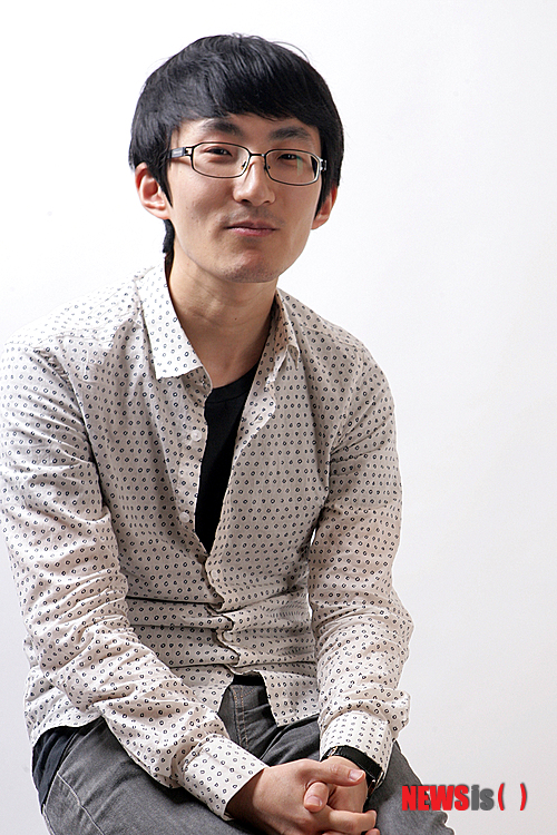 【보은=뉴시스】김기준 기자 = 3일 실천문학사와 충북 보은문화원에서 주관한 '제7회 오장환문학상' 수상자로 장이지 시인(사진)이 뽑혔다. 수상시집은 '라플란드 우체국'이다. 2014.09.03.(사진=보은군청 제공)&nbsp; photo@newsis.com