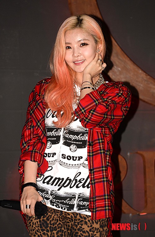 【서울=뉴시스】고범준 기자 = 가수 길미가 4일 오후 서울 마포구 서교동 홍대 클럽 크림에서 열린 정규 2집 앨범 '2 FACE' 컴백 쇼케이스에서 포즈를 취하고 있다. 2014.09.04.&nbsp;&nbsp; bjko@newsis.com