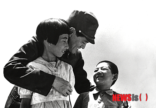 【서울=뉴시스】영화 '수업료'의 한 장면.