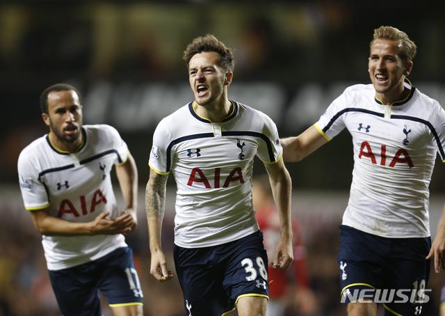 [런던=AP/뉴시스] 토트넘 현역 시절 라이언 메이슨 감독대행. 2014.09.24.