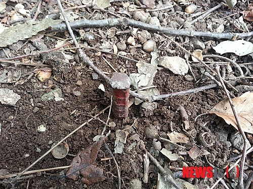 【부산=뉴시스】하경민기자 = 부산 초읍 어린이대공원에 임진왜란 당시 승병으로 참전해 많은 공적을 세운 사명대사를 기리기 위해 조성한 사명호국광장에 누구의 소행인지 알려지지 않은채 쇠말뚝을 박고, 붉은 페인트로 훼손한 사실이 뒤늦게 발견돼 경찰이 수사에 나섰다. 2014.09.30. (사진 = 불교연합회 제공)&nbsp; photo@newsis.com