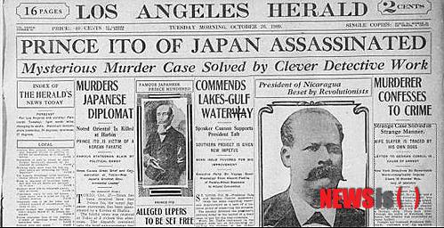 【뉴욕=뉴시스】노창현 특파원 = 안중근의사의 이토 히로부미(伊藤博文) 저격이 26일로 105주년을 맞는 가운데 당시 미국의 유력 신문이 저격 당일 1면 톱으로 보도한 사실이 확인됐다. 로스앤젤레스 헤럴드는 1909년 10월26일 ‘이토 백작 암살’이라는 통단제목의 장문기사를 이토의 사진과 함께 프런트면에 실었다. 지금까지 ‘이토 암살’ 뉴스는 미국 신문 중 뉴욕타임스가 가장 빨랐던 것으로 알려졌으나 LA헤럴드 역시 같은 날 1면에 대서특필해 눈길을 끌고 있다. LA헤럴드는 당시 16면이 발행된 대형 매체로 한 부당 2센트에 판매됐다. 2014.10.24. <사진=CDNC DB> robin@newsis.com