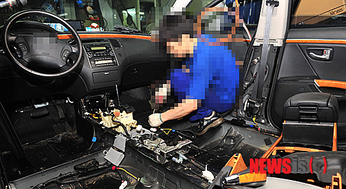 【광주=뉴시스】이창우 기자 = 29일 전남자동차정비조합에 따르면 전남지역 자동차 정비업소 상당수가 사업장내에 불법 쪼개기 임대 하청업체를 두고 불법 영업을 일삼고 있는 것으로 전해졌다. 사진은 특정 정비업체와 무관함. 2014.10.29&nbsp;&nbsp; lcw@newsis.com&nbsp;&nbsp;&nbsp;&nbsp; 