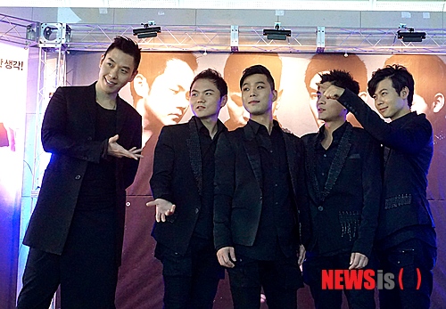 【부산=뉴시스】허상천 기자 = 국내 최초의 상설 매직전용관인 MBC삼주아트홀은 ㈜이은결프로젝트의 팝매직콘서트 ‘Escape’를 4일부터 본격 공연을 펼친다. 이은결프로젝트의 첫 공연 ‘Escape’는 일루션니스트 이은결의 프로듀싱으로 만들어진 국내 최초 에이전시 개념의 팀으로서 다양한 장르의 마술을 소화할 수 있는 국내 최고 기량의 마술사들로 구성돼 있다. 2014.11.05. (사진 = ㈜삼주 제공)&nbsp; photo@newsis.com