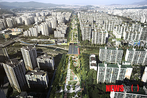 【성남=뉴시스】 이정하 기자 = 경기 성남시는 분당~수서 도시고속화도로 매송∼벌말 1.9㎞ 구간 상부 공원화사업에서 제외됐던 벌말지하차도 상부 470m 구간도 공원화한다고 11일 밝혔다. 2014.11.11 (사진=성남시 제공)&nbsp; photo@newsis.com