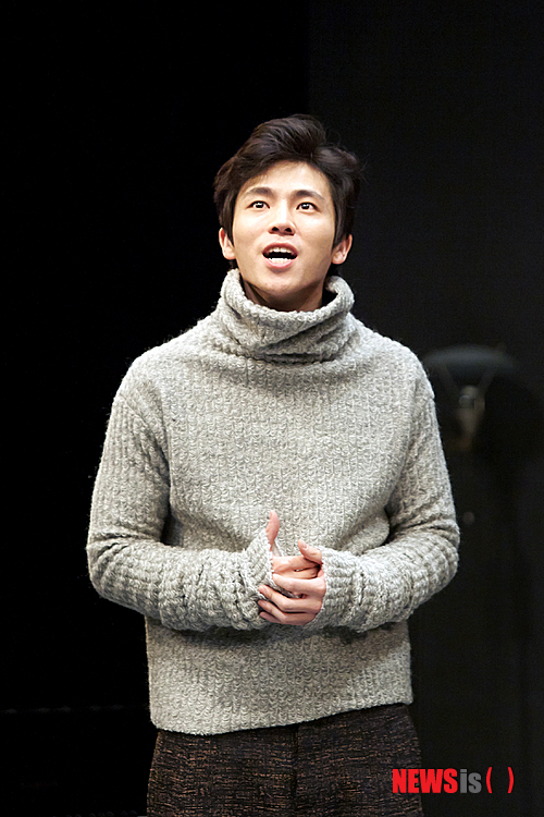 ↑이재균, 연극 '가족이란 이름의 부족'(사진=예술의전당 제공)