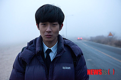 【서울=뉴시스】영화 '거인'(감독 김태용)의 한 장면.