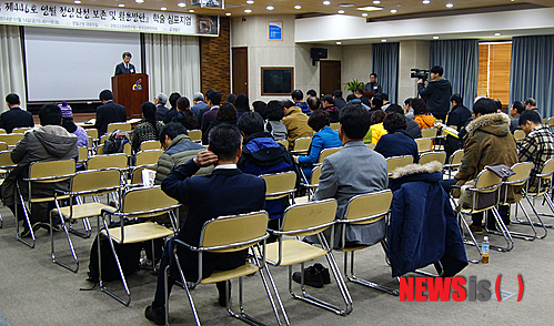 【영월=뉴시스】홍춘봉 기자 = 강원 영월군은 14일 사적 제446호 '영월정양산성의 보존 및 활용방안'을 주제로 영월군청 대회의실에서 학술심포지엄을 개최하고 있다. 2014.11.14. (사진=영월군 제공)&nbsp; photo@newsis.com