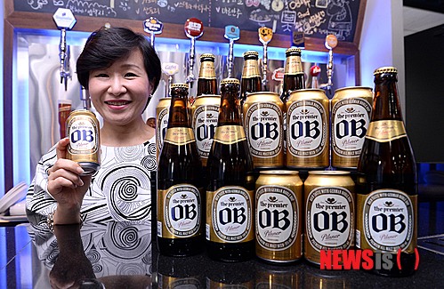 【서울=뉴시스】김인철 기자 = 14일 서울 강남구 오비맥주에서 남은자 오비맥주 마케팅 부장이 '더 프리미엄 오비 맥주' 신제품 출시를 기념해 뉴시스와 인터뷰전 포즈를 취하고 있다. 2014.11.15.&nbsp; yatoya@newsis.com