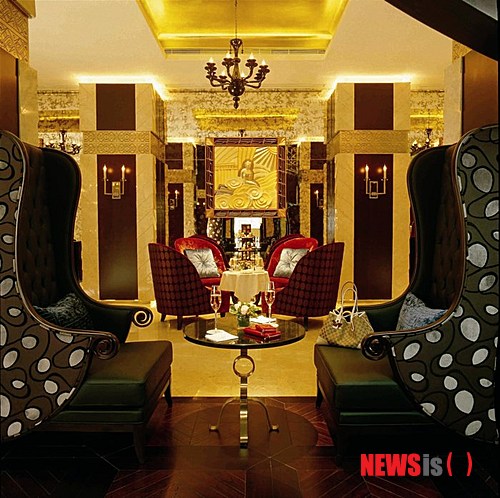 【서울=뉴시스】글로벌 온라인 여행사 익스피디아(www.expedia.co.kr)는 상하이, 베이징, 칭다오 등 중국 5개 도시의 76개 호텔 숙박권을 오는 30일까지 최대 60% 할인 판매한다. 사용 기한은 내년 1월31일까지다. 사진은 더 양쯔 부티크 상하이.(사진 제공=익스피디아)