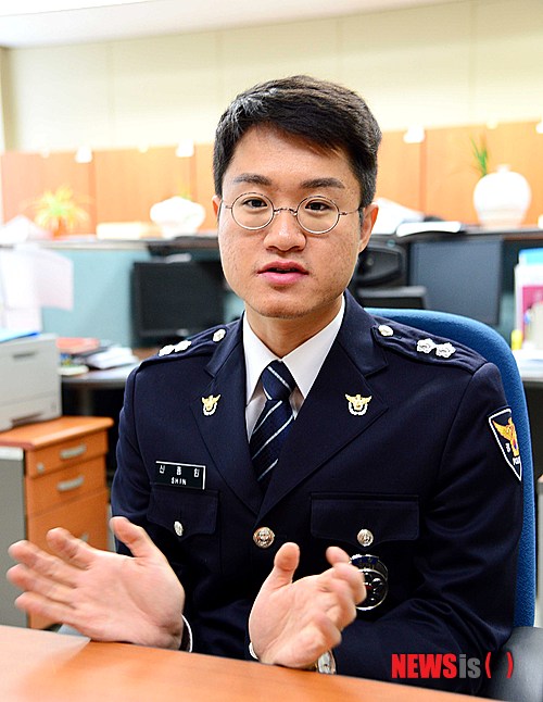 【전주=뉴시스】윤난슬 기자 = 18일 오전 전북 전주시 효자동 전북경찰청에서 변호사 자격증 소지 경찰 특채자인 신종원(32)씨가 뉴시스와 인터뷰를 하고 있다. 2014.11.18.&nbsp; yns4656@newsis.com
