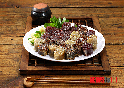 【서울=뉴시스】서울 숭인동 313-14 1층 ‘계경순대국’의 ‘모둠 순대’.