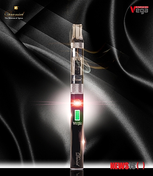 【서울=뉴시스】유희연 기자 = 전자담배업체 다니엘코리아가 올 한해 인기를 끌었던 베가프리미엄의 후속작 '베가프리미엄2'를 출시했다. lovely_jh@newsis.com