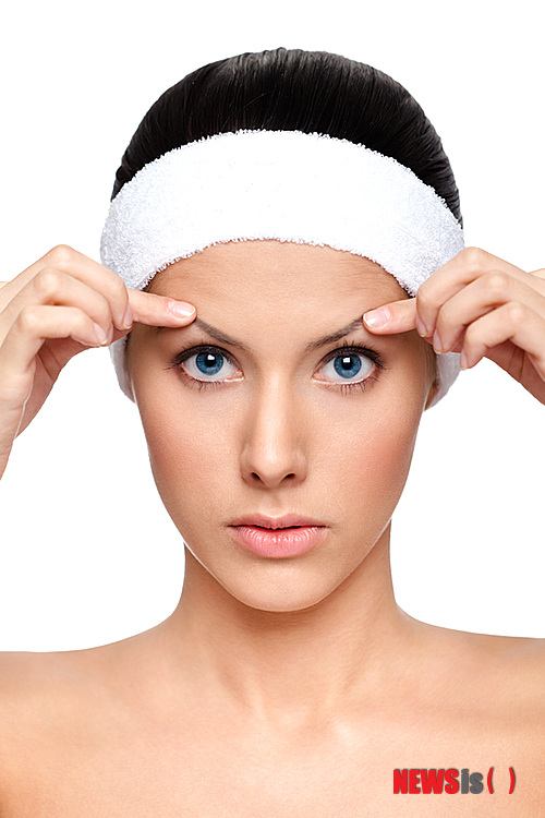 【서울=뉴시스】유희연 기자 = 최근 여러 부위를 한꺼번에 수술하는 이른바 '동시성형'을 하는 환자들이 적지 않다. lovely_jh@newsis.com