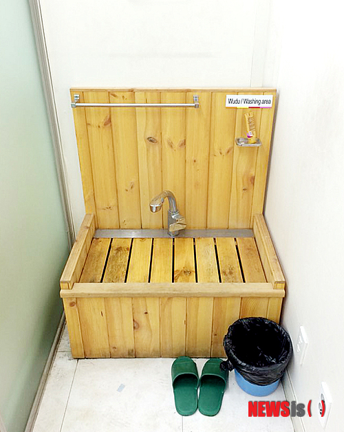 【서울=뉴시스】서울 청계천로 한국관광공사 사옥 지하 1층에 자리한 무슬림 기도실 내 세족실.(사진 제공=한국관광공사)