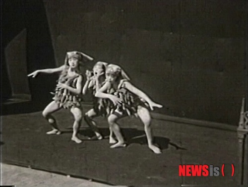 최승희(맨 왼쪽) 무용영상 '그로테스크'(사진=연낙재)