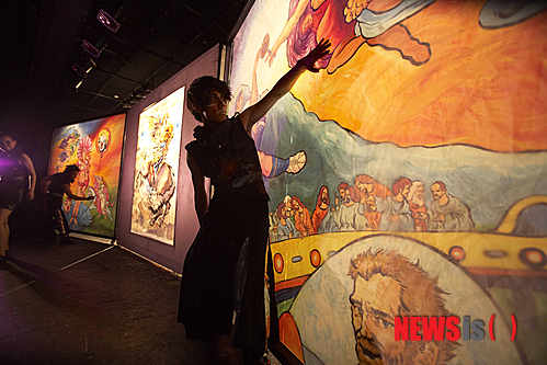 【서울=뉴시스】한화리조트 평창 휘닉스파크는 크리스마스 당일인 25일부터 내년 1월18일까지 ‘드로잉 쇼’를 펼친다. (사진 제공=한화호텔앤드리조트)