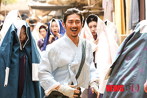 【서울=뉴시스】영화 '상의원'(감독 이원석)의 한 장면.