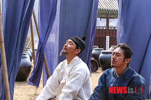 【서울=뉴시스】영화 '상의원'(감독 이원석)의 한 장면.