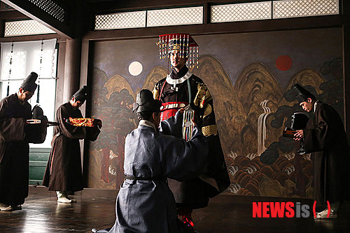 【서울=뉴시스】영화 '상의원'(감독 이원석)의 한 장면.