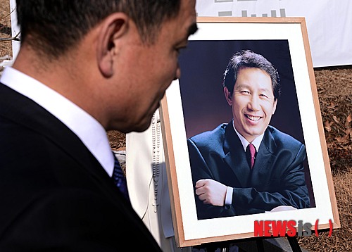 【남양주=뉴시스】김인철 기자 = 故 김근태 전 의원 3주기인 2014년 12월27일 경기도 남양주시 화도읍 모란공원묘지. 2014.12.27. yatoya@newsis.com