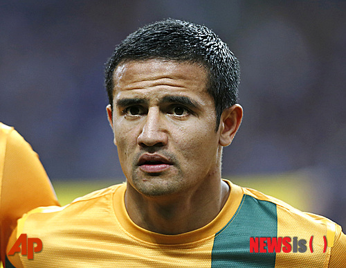 【도쿄(일본)=AP/뉴시스】2015 호주아시안컵에서 호주대표팀의 새 주장을 맡은 팀 케이힐(36·뉴욕레드불스). 사진은 지난 2013년 일본 도쿄에서 열린 2015브라질월드컵 아시아최종예선 당시 케이힐의 모습. (사진=뉴시스DB)