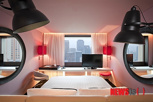 【서울=뉴시스】글로벌 온라인 여행사 익스피디아는 오는 13일까지 전국 총 36개 호텔을 최대 50% 할인가에 예약할 수 있게 해준다. 사진은 20% 할인가에 예약할 수 있는 더 플라자 객실 전경. (사진 제공=익스피디아)