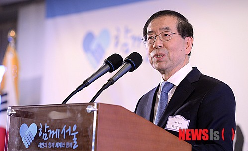 【서울=뉴시스】김인철 기자 = 박원순 서울시장이 7일 서울 종로구 세종문화회관 세종홀에서 열린 서울시 2015년 신년인사회에서 인사말을 하고 있다. 2015.01.07.  yatoya@newsis.com