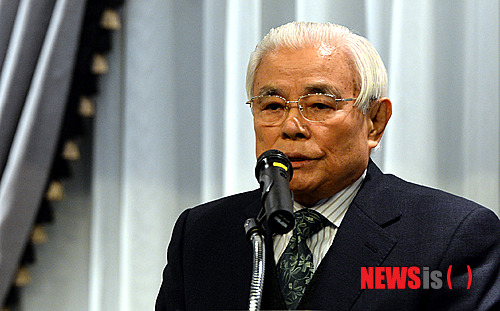 【서울=뉴시스】서재훈 기자 = 7일 오전 서울 여의도 한 호텔에서 열린 '대한민국 헌정회 신년인사회'에서 목요상 회장이 인사말을 하고 있다. 2015.01.07.&nbsp; jhseo@newsis.com