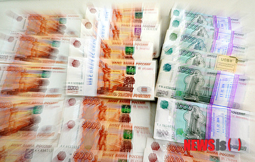 【서울=뉴시스】박문호 기자 = 러시아 루블화. 2015.01.14. go2@newsis.com