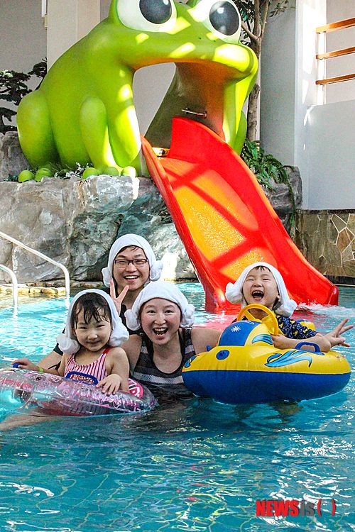 【서울=뉴시스】한화리조트 경주는 오는 2월28일까지 워터파크 ‘스프링돔’에서 ‘양띠 할인행사’를 진행한다. (사진 제공=한화호텔앤드리조트)