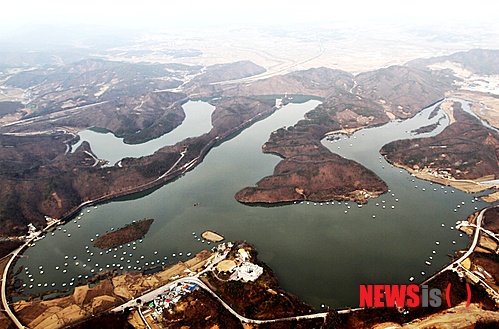  【진천=뉴시스】강신욱 기자 = 충북 진천군은 초평면 화산리 초평호 한반도 지형을 내려다볼 수 있는 전망공원을 올해 두타산 일대에 조성한다. (사진=변상주씨 제공)&nbsp; photo@newsis.com 