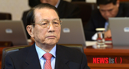 【서울=뉴시스】박주성 기자 = 김기춘 청와대 비서실장이 17일 오전 청와대에서 열린 국무회의에 참석하고 있다. 2015.02.17.&nbsp; park7691@newsis.com 