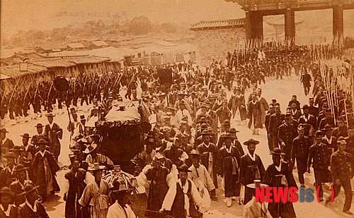 【서울=뉴시스】명성황후 국장 행렬