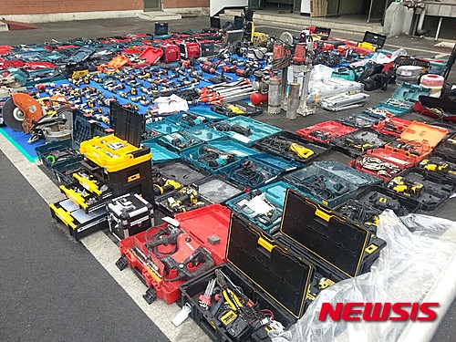 【대구=뉴시스】김태규 기자 = 대구 중부경찰서 생활범죄수사팀(팀장 방봉욱)은 중고 공구 가게를 개업하기 위해 건설현장 등에서 쓰이는 값비싼 공구를 훔쳐온 이모(45)씨를 상습절도 혐의로 구속했다고 3일 밝혔다. 2015.03.03.(사진=대구 중부경찰서 제공). photo@newsis.com 