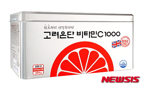 【서울=뉴시스】김민기 기자 = 고려은단은 자사의 '고려은단 비타민C1000'이 올해 1월부터 2월까지 2개월 만에 90억 원대의 매출을 기록했다고 5일 밝혔다.&nbsp; 이는 단일 비타민제로는 최고의 매출액이다. '고려은단 비타민C1000'은 지난해 330억 원대의 매출액을 달성했으며 이 추세라면 올 한해 사상 최대의 매출 달성이 가능할 것으로 전망된다.&nbsp; photo@newsis.com