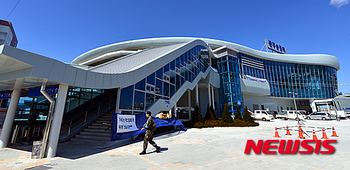 【광주=뉴시스】류형근 기자 = 10일 오후 호남고속철도 복합환승센터로 활용될 광주 광산구 광주송정역 전경. 호남고속철은 시운전을 마친 뒤 오는 4월 개통되며 광주송정역에서 서울 용산역까지 1시간33분이 소요된다. 2015.03.10. hgryu77@newsis.com