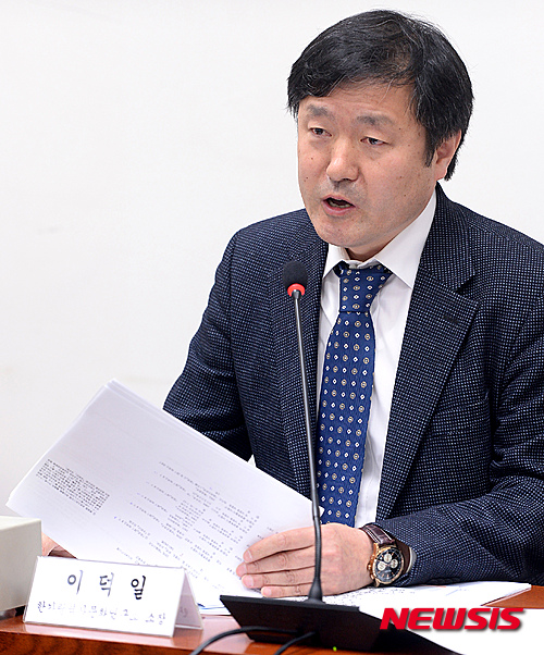 【서울=뉴시스】서재훈 기자 = 17일 오전 서울 여의도 국회에서 열린 동북아역사왜곡대책 특별위원회의에서 이덕일 한가람역사문화연구소장이 발언을 하고 있다. 2015.04.17.&nbsp; jhseo@newsis.com