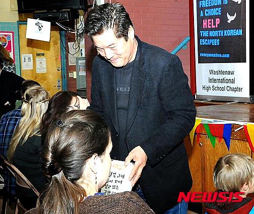 【서울=뉴시스】신동립의 ‘잡기노트’ <513>&nbsp; 연예는 젊음을 먹고 산다. 나이가 나이인만큼 한지일(68)은 잊혀진 영화배우일 수밖에 없다.&nbsp; 편집부국장 reap@newsis.com 