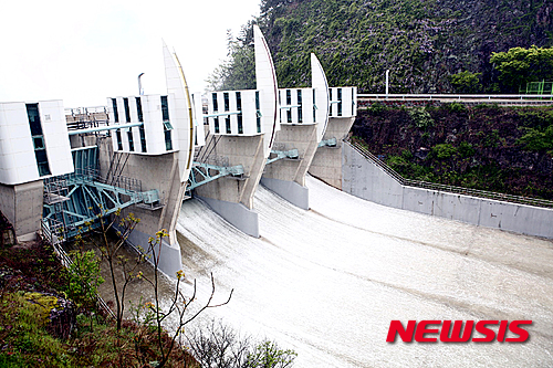 【나주=뉴시스】 = 사진은 지난해 이뤄진 나주호 통수식 장면. 2019.04.15 (사진=한국농어촌공사 제공) photo@newsis.com