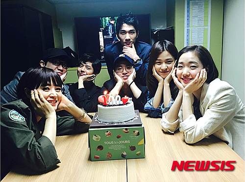 영화 '차이나타운' 100만 돌파 기념 사진(사진=CGV아트하우스)