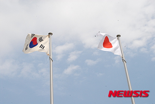 【홍성·예산=뉴시스】대한민국 태극기와 일본 국기.