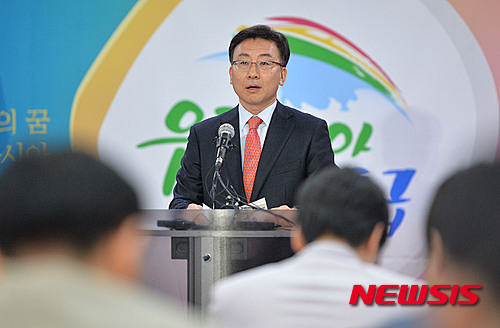 【서울=뉴시스】임태훈 기자 = 19일 청와대 외교정책비서관으로 임명된 박철민 주포르투갈 대사 모습. (사진=뉴시스DB). 2015.05.19